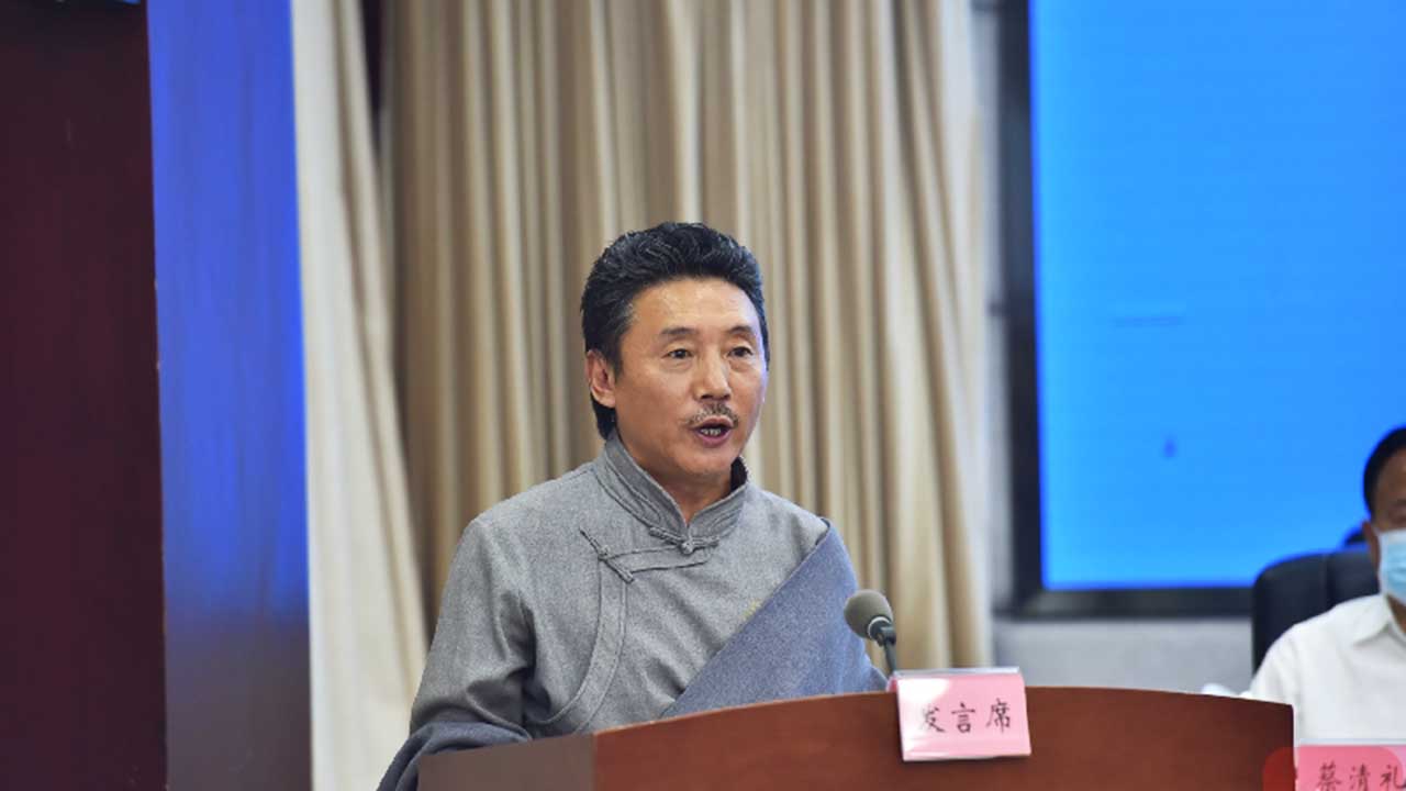 阿壩旅游形象大使代表容中爾甲.jpg