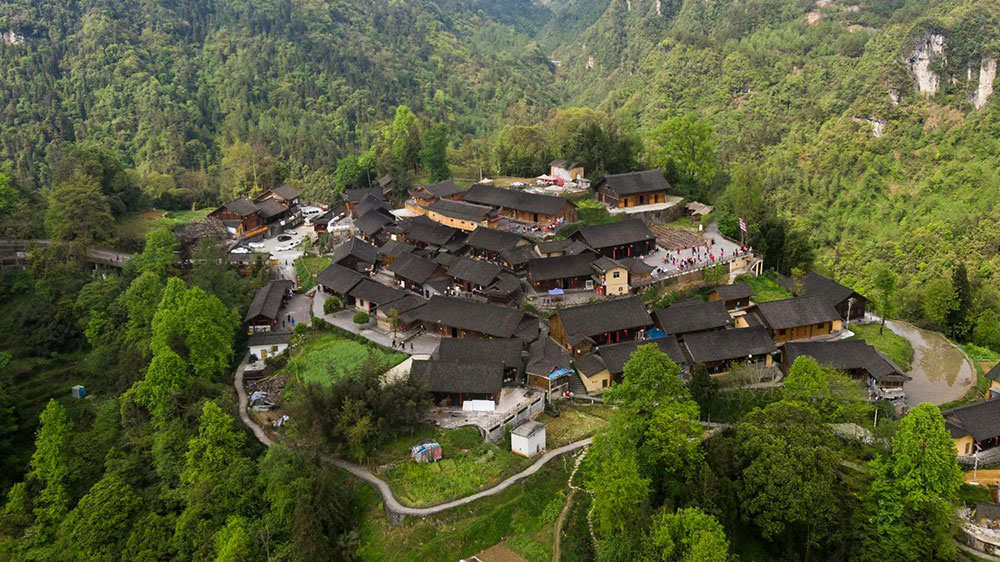 湖南十八洞村.jpg