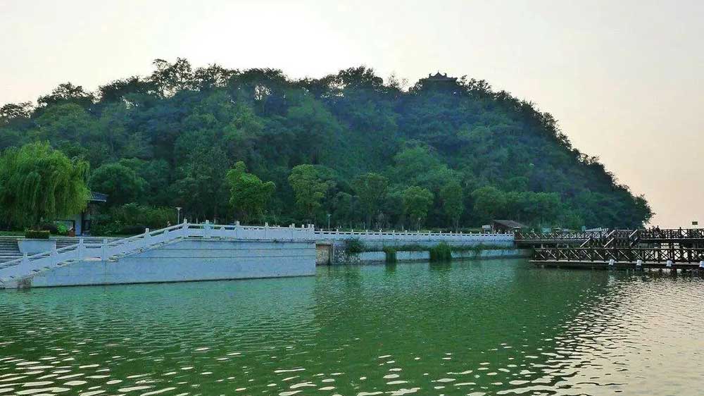 鎮(zhèn)江三山風景區(qū)..jpg
