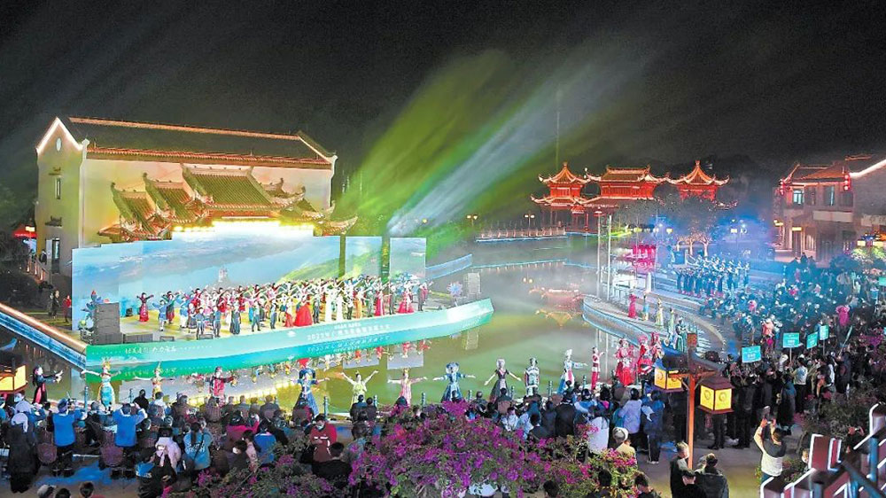 2022年廣西文化旅游發(fā)展大會(huì)晚會(huì)現(xiàn)場(chǎng).jpg