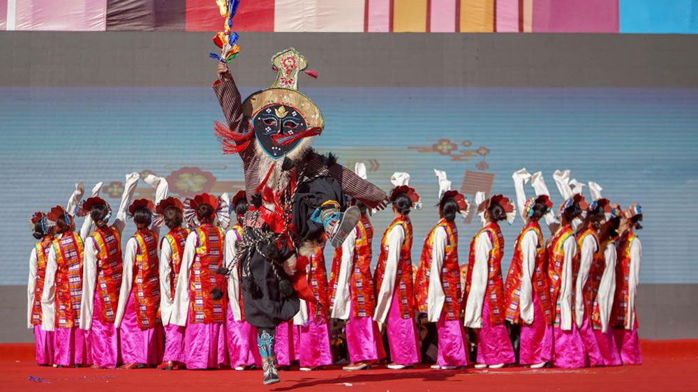 貢嘎縣第四屆“七彩邦典文化旅游節(jié)”現(xiàn)場(chǎng)節(jié)目.jpg