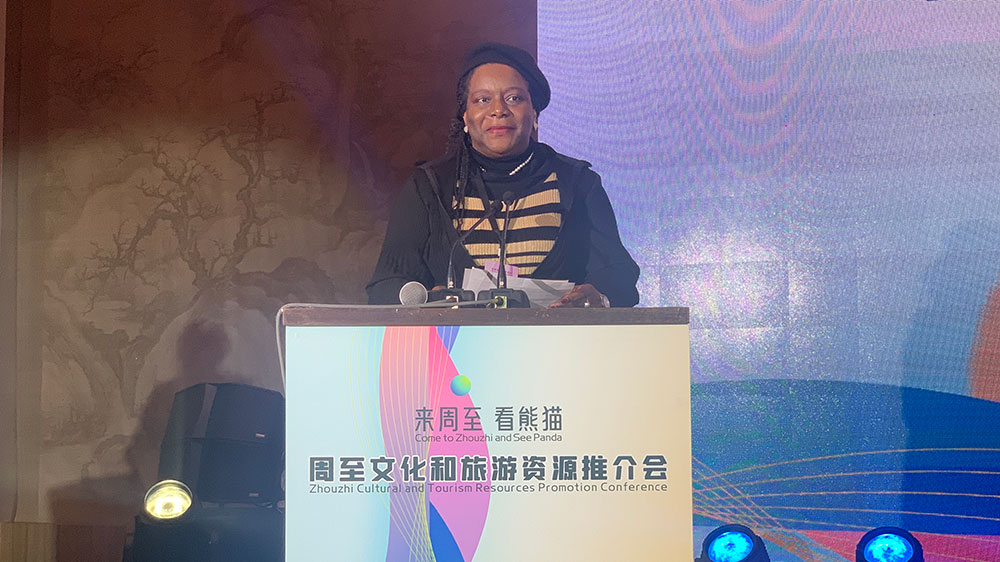 加蓬駐中國(guó)大使夫人克里斯蒂娜·恩東·埃拉致辭.jpg