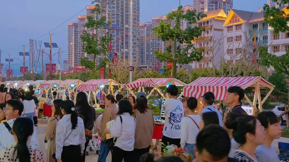 臨滄首屆文化旅游商貿(mào)展活動(dòng)現(xiàn)場(chǎng).jpg