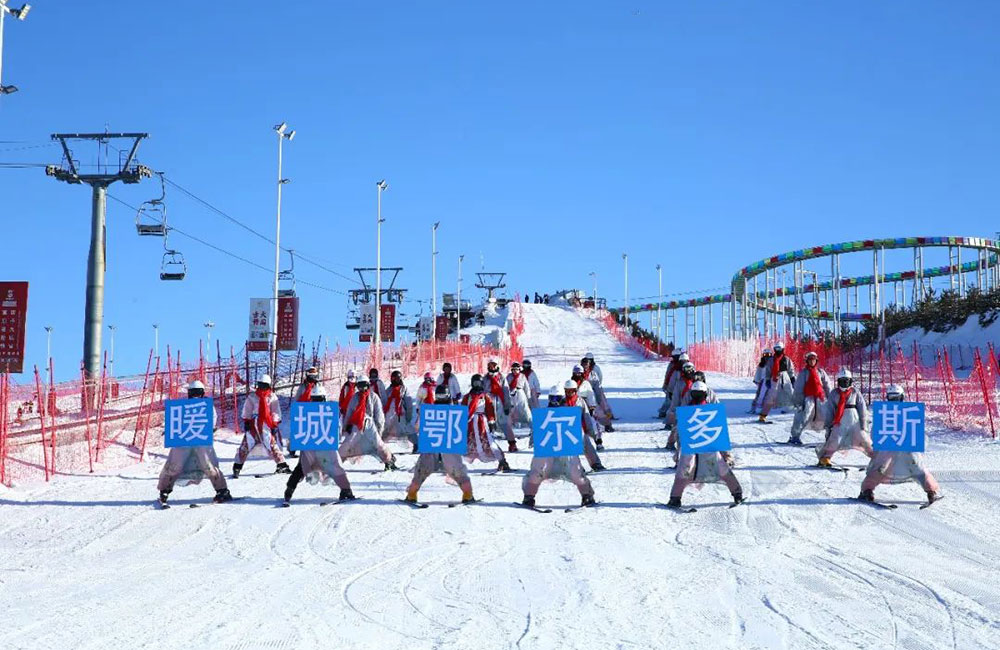 第十三屆鄂爾多斯冰雪文化旅游節(jié)歌舞表演.jpg