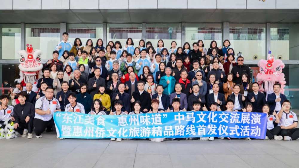 惠州市僑文化精品旅游線路首發(fā)儀式集體合影.jpg