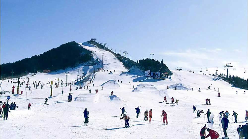 融創(chuàng)藏馬山滑雪場.jpg