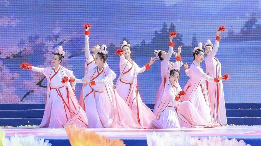 老河口市2024年鄉(xiāng)村文化旅游月文藝匯演.jpg