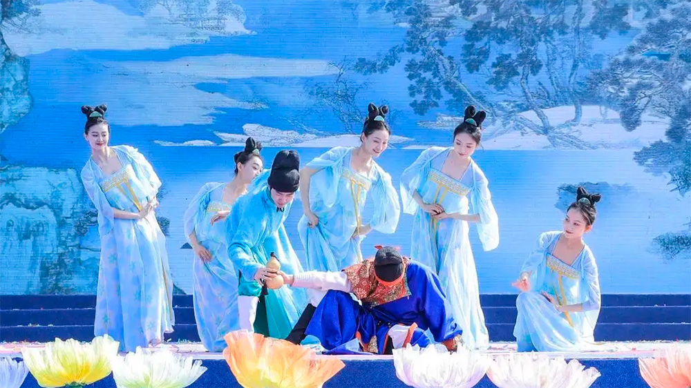 老河口市2024年鄉(xiāng)村文化旅游月文藝匯演現(xiàn)場.jpg