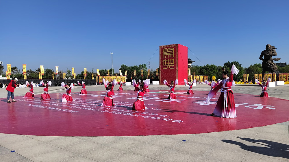 2024新樂伏羲文化旅游節(jié)現(xiàn)場(chǎng)節(jié)目.jpg