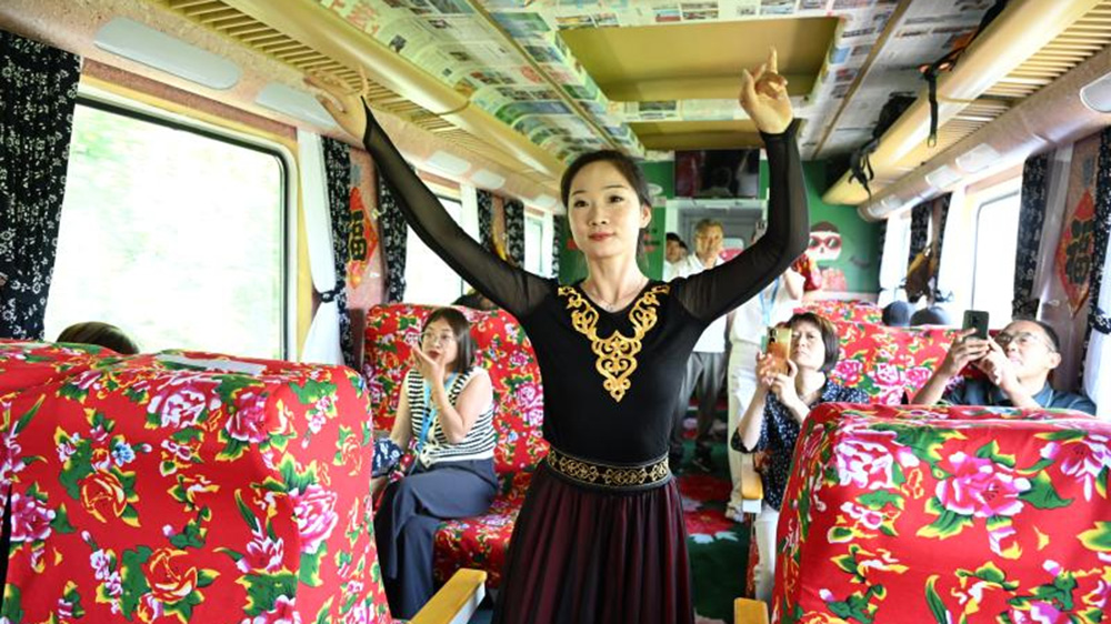 “龍井號(hào)”民俗旅游專(zhuān)列圖.jpg