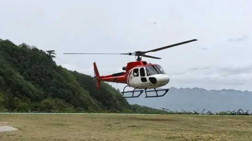 低空旅游“米倉(cāng)號(hào)”直升機(jī)首發(fā)現(xiàn)場(chǎng).jpg