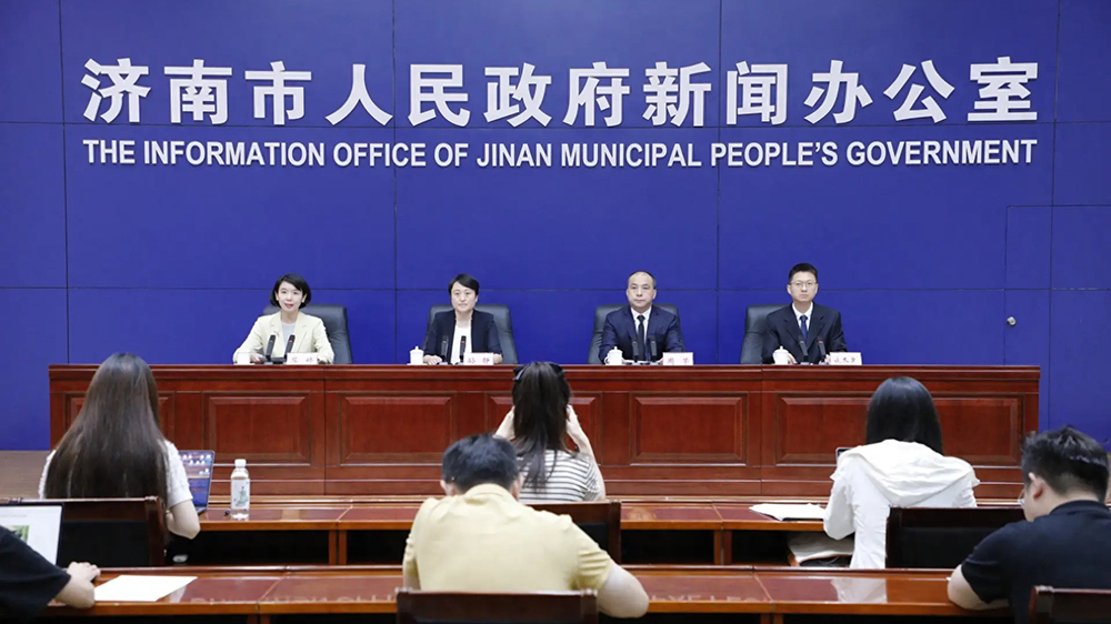 “泉城消費提升在行動”主題系列新聞發(fā)布會.jpg