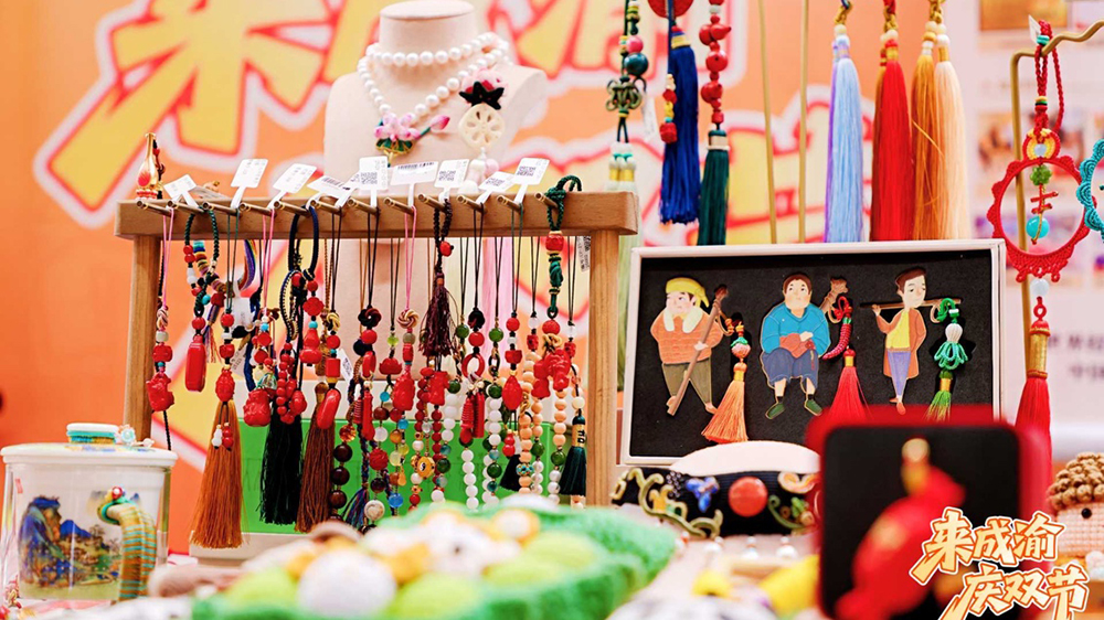 成都必購必帶+重慶渝伴禮聯(lián)動(dòng)展銷集市現(xiàn)場(chǎng)展區(qū).jpg