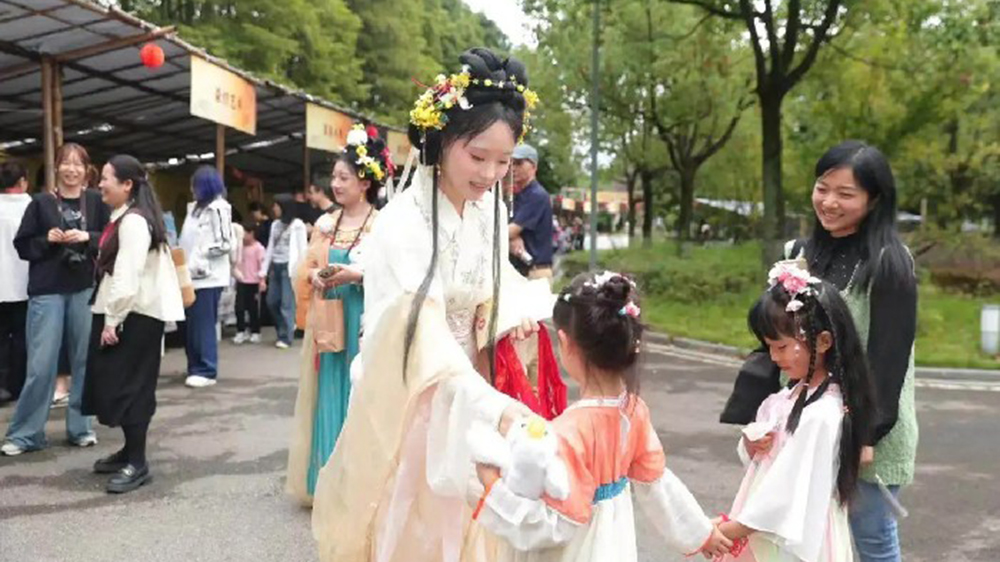 “錦繡天府·安逸四川·歡度國(guó)慶·福滿(mǎn)中秋”系列主題活動(dòng)現(xiàn)場(chǎng)互動(dòng).jpg