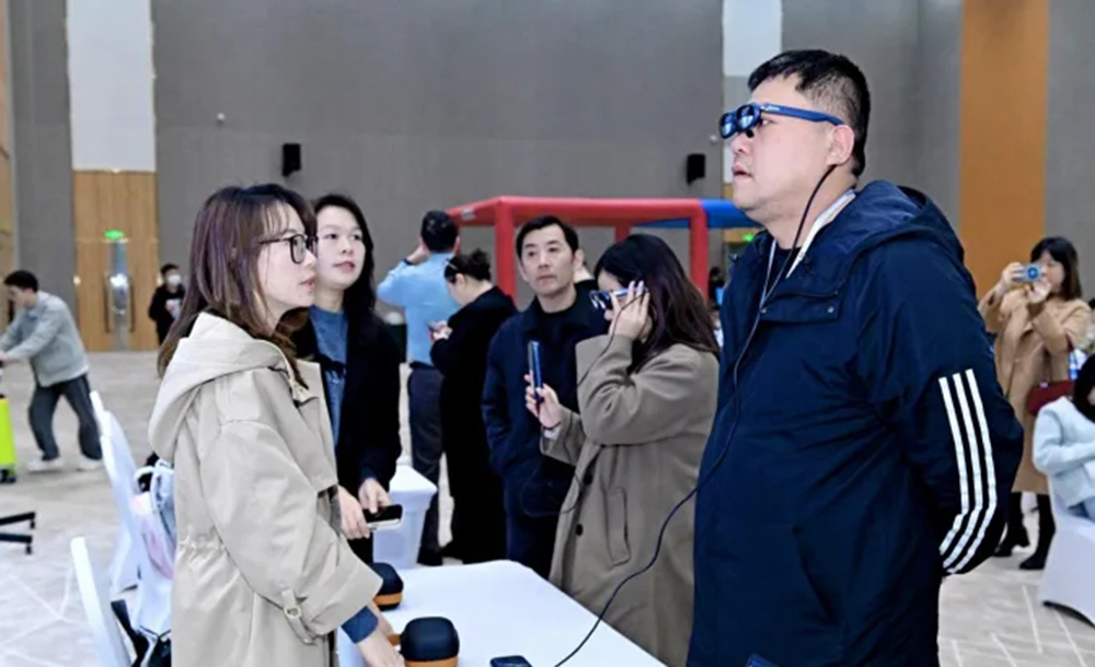 成都市科技賦能文旅產(chǎn)業(yè)對(duì)接活動(dòng)現(xiàn)場(chǎng)體驗(yàn).jpg