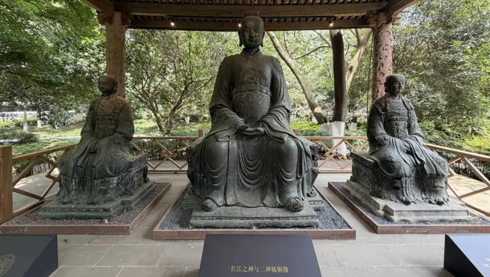 長江之神與二神姝銅像.jpg