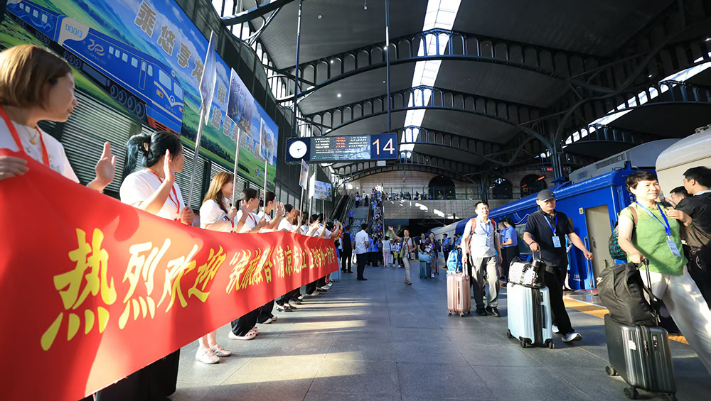 Y761次旅游專列車站.jpg