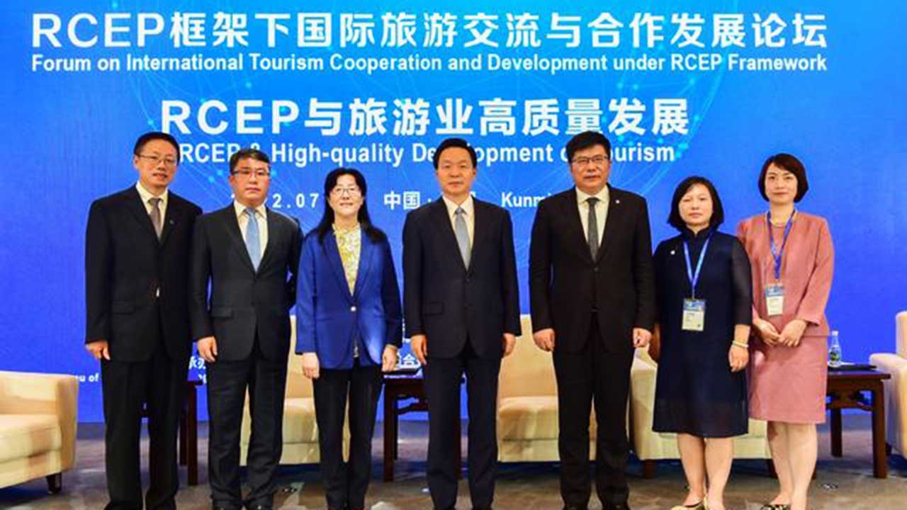 RCEP框架下國際旅游交流與合作發(fā)展論壇合影.jpg