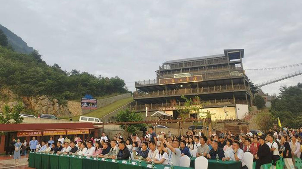 四川：八臺(tái)山第九屆消夏避暑露營(yíng)旅游季正式開(kāi)啟，大力推動(dòng)避暑旅游產(chǎn)業(yè)發(fā)展！