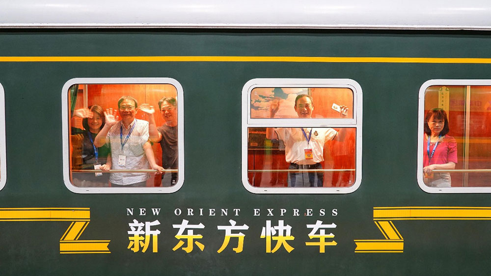 文旅：2023年第100列新疆鐵路旅游專列Y935次發(fā)車，進一步推動文旅產(chǎn)業(yè)發(fā)展！