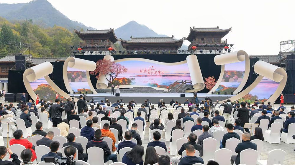 文旅：第二十一屆四川光霧山國際紅葉節(jié)開幕，持續(xù)擦亮“中國紅葉第一山”名片！